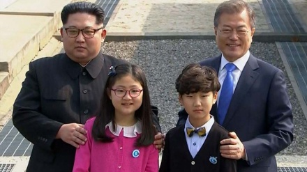 Takimi historik i liderëve të dy koreve