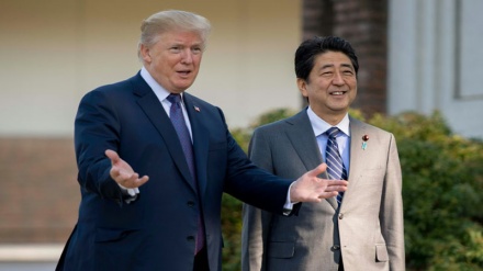 טראמפ נפגש עם ראש ממשלת יפן שינזו אבה