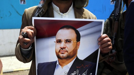 Jatos sauditas atacam Sana'a em meio ao funeral do oficial Houthi