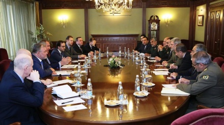 שר ההגנה מציין לחשיבות הקשרים הצבאיים עם רוסיה