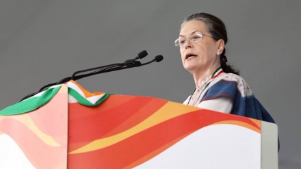 India: Sonia Gandhi returns as opposition head after vote fiasco 