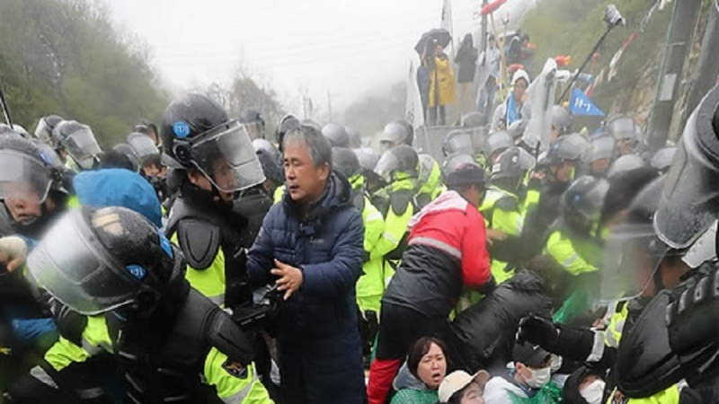 韓国で市民がＴＨＡＡＤ配備に抗議