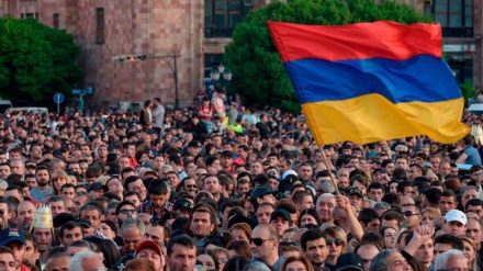 Ermenistan'da hükümet karşıtı gösteriler sürüyor