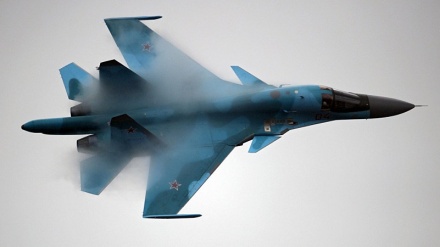 Siria, i caccia Su-30 russi scacciano gli F-35 statunitensi