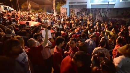 Brazil: Hundreds turn up at union HQ harboring jail-bound Lula da Silva