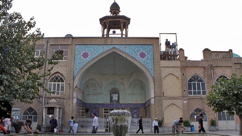 テヘランの大バザールの北側の一角にあるシャー・モスク（バザールのモスク）