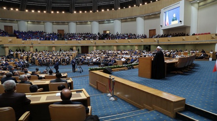 Rais Rouhani: Njama kubwa za maadui ni kulikatisha tamaa taifa la Iran + Video