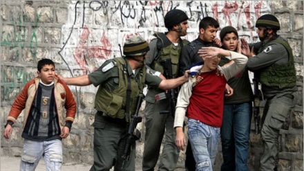 Atrocidades sionistas contra prisioneiros palestinos condenados como crimes de guerra