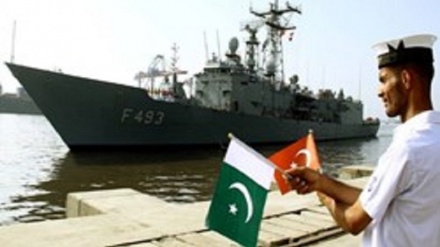 حضور ناو جنگی ترکیه در آب‌های پاکستان