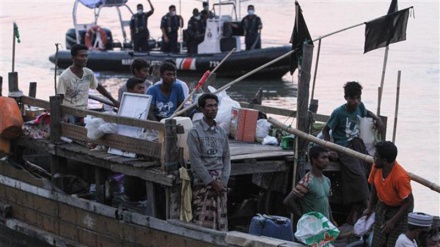 Myanmar arrests 106 Rohingya Muslims fleeing towards Malaysia