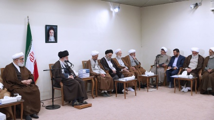 İslam İnkılabı Rehberi: Kum ve Tahran Dini İlimler Merkezlerinde Felsefe ve Akli İlimler Yaygınlaşmalı