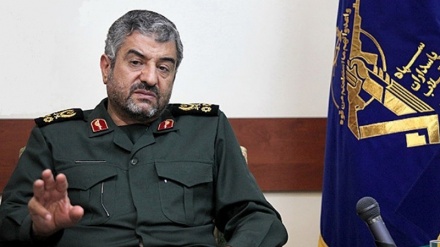 হরমুজ প্রণালি ব্যবহার: প্রেসিডেন্ট রুহানির হুমকি বাস্তবায়ন করবে আইআরজিসি