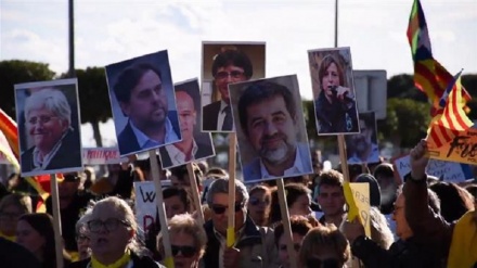 Spain: Hundreds protest in Cambrils for Catalan political prisoners
