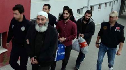 Gaidi wa Daesh aliyekuwa akichapa bakora na kunyonga watu Syria, anaswa nchini Uturuki akitoroka