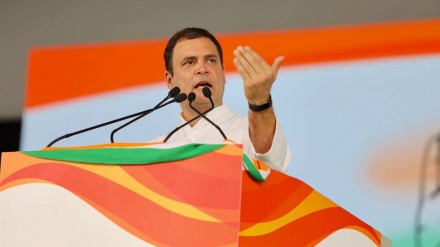 মহারাষ্ট্রের ধারাবিতে আযান শুনে ভাষণ থামালেন রাহুল গান্ধী