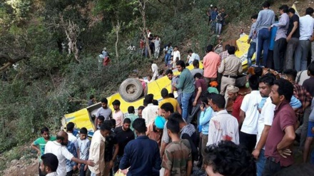 Índia: acidente com ônibus escolar deixa 30 mortos; 27 são crianças