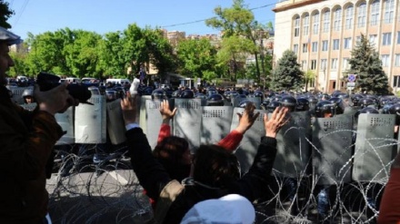 Armenia, presidente: situazione e' pericolosa