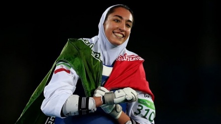 オリンピック・テコンドーでメダルを獲得した女子選手が、アジア競技大会のイラン選手団の旗手に