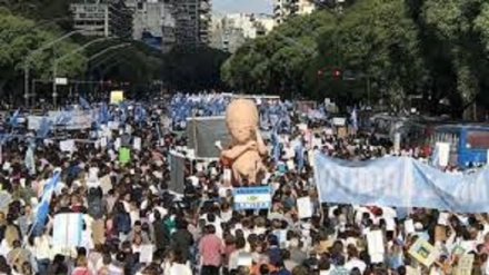 Argentina: migliaia contro l'aborto 