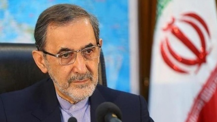 Iran, Velayati a Mosca per consegnare messaggio dell'Ayatollah Khamenei a Putin