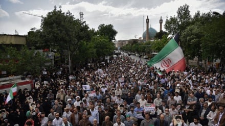 Os iranianos se unem para condenar o 'movimento insensato de Trump