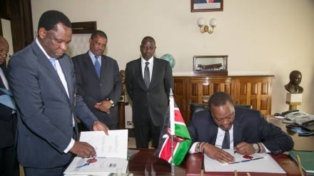 Rais Kenyatta asaini sheria kali kwa wahalifu mitandaoni 