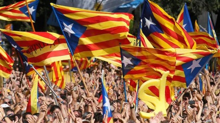 Spain: Barcelona launches own currency to boost local trade   