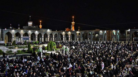 Fotos+video: Mesa de Iftar (Ruptura del Ayuno) de Ramadán en Mausoleo de Imam Reza(P)