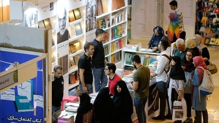 د ۱۴۰۴ کال د کتاب نړیوال نندارتون ته کتنه