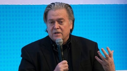 Governo, Bannon: poteri stranieri hanno violato sovranità Italia