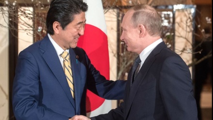 日本首相、ロシアとの平和条約締結に意欲