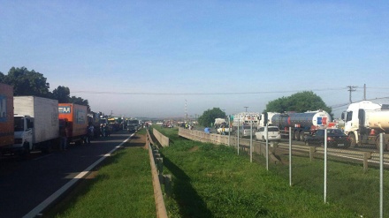 Greve dos caminhoneiros: protestos seguem em 25 estados