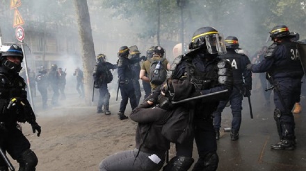 Parigi: scontri a proteste anti-Macron