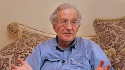 Chomsky: L'Europa verso il declino