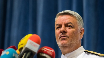 دریادار خانزادی: کارکرد تنگه هرمز بستگی به منافع ایران دارد