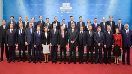 Россия ҳукумати истеъфога чиқди