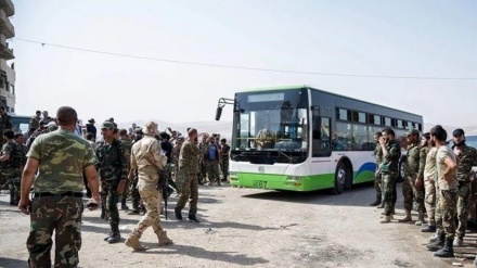 Takfiris begin leaving south Damascus under govt. evacuation deal