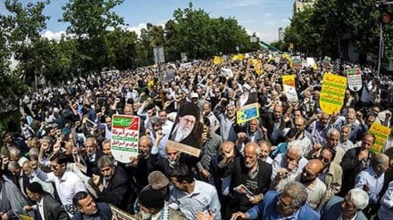 Iranianos realizam protestos em todo o país para condenar a quebra de contrato dos EUA