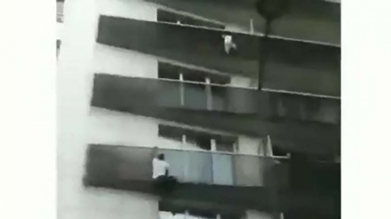 'Buibui-mtu' apewa uraia Ufaransa kwa kumwokoa mtoto asianguke ghorofani + Video