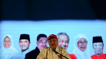 Jailed Malaysian opposition leader urges voters to elect Mahathir