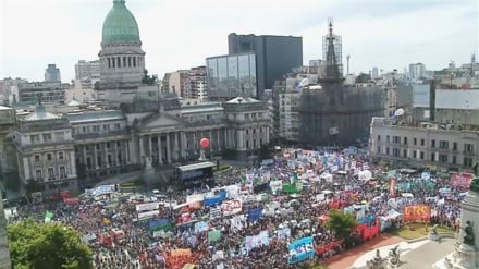 Thousands of Argentine teachers march to demand higher pay 