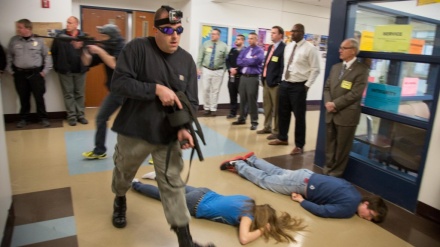 至少11人在美国学校发生的枪击事件中丧生