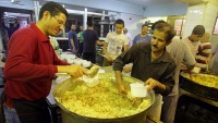 イランでの日没後の夕食会