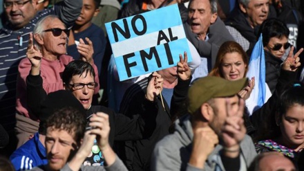 Argentines demonstrate against return to IMF loans