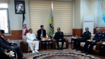 Irã e Bolívia discutem o desenvolvimento de laços defensivos