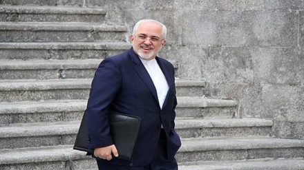 イラン外相、「アメリカ現政権の関係者は、誤った空想に囚われている」