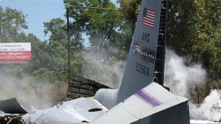 アメリカ軍用機が墜落、９人死亡