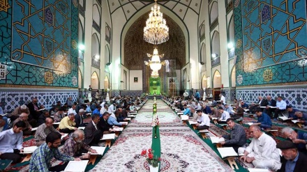 Leximi i Kur'anit të shenjtë gjatë muajit të Ramazanit në Mauzoleun e Imam Reza (a.s.)