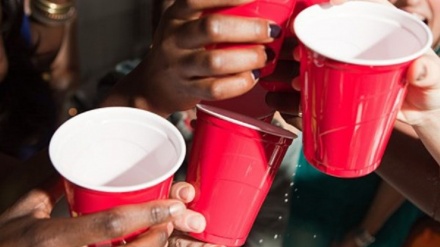 アメリカ人大学生の８０％がアルコールを摂取