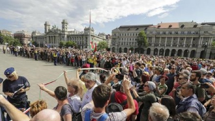 Ungheria, ancora proteste contro Orban: no alla legge 